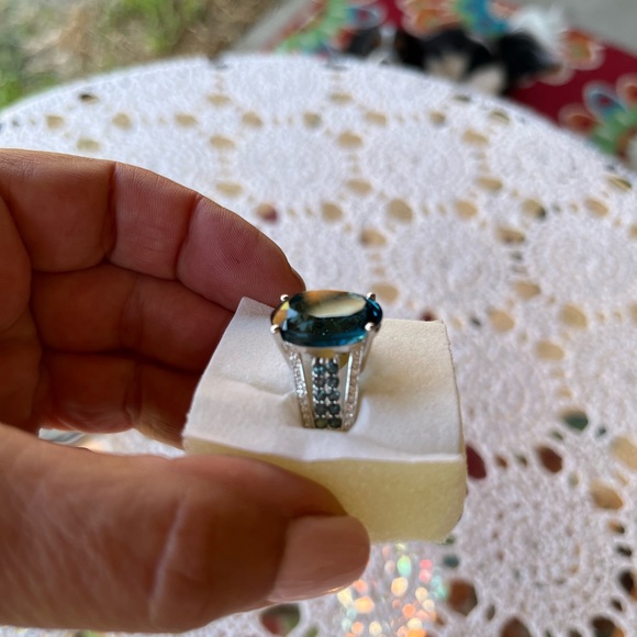 💙 London Blue Topaz Ring with White and Blue Topaz accents. Set in Sterling - Picture 6 of 8